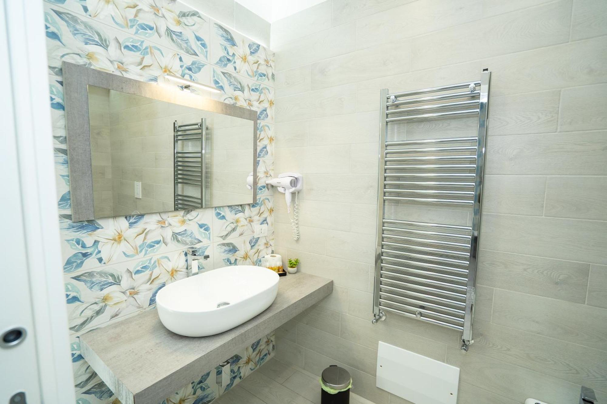 Mida'S Boutique Rooms เนเปิลส์ ภายนอก รูปภาพ